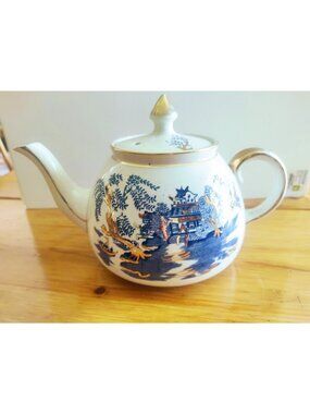 Gibsons Staffordshire "Mandarin Blue" Willow pattern teapot 1950's